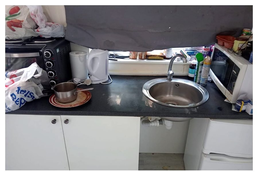 Kitchen worktop & sink after deep cleaning