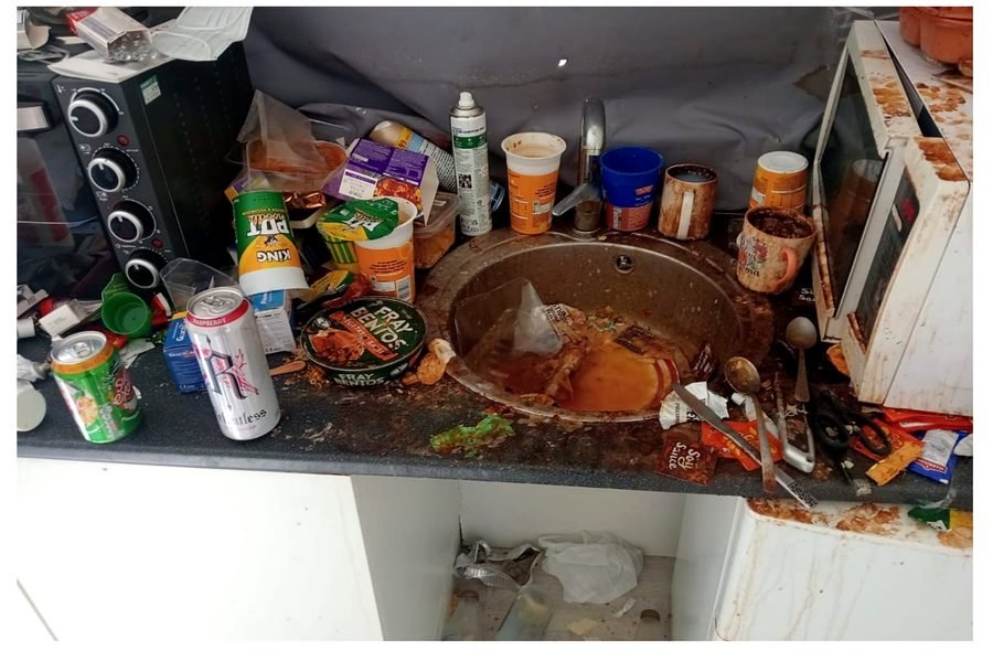 Kitchen worktop & sink before deep cleaning