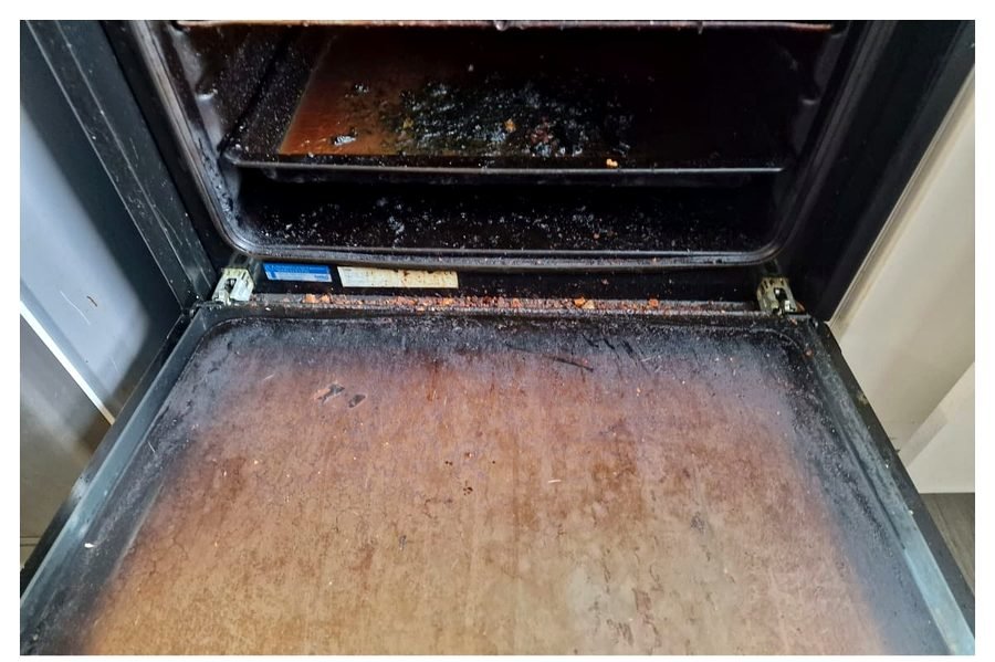 Oven door & glass before deep cleaning